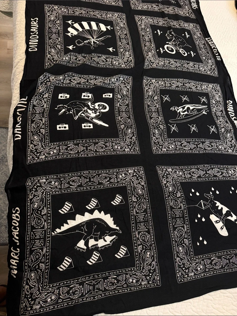 Marc Jacobs Black and White Bandana-Print Scarf Blanket Size 35/65